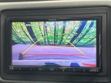【バックカメラ】駐車時に後方がリアルタイム映像で確認できます。大型商業施設や立体駐車場での駐車時や、夜間のバック時に大活躍!運転スキルに関わらず、今や必須となった装備のひとつです!