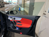 パワーシートの操作は、スイッチがシートの形状をしておりますので、ダイレクトに調節が可能でございます。