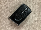 スマートキーを装備しています☆カギをカバンやポケットに入れて頂いた状態でドアロックの開閉やエンジンスタートをして頂けますよ!とても便利な装備です!