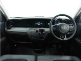 ◆視界広々で非常に運転しやすくロングドライブでも疲れを感じさせないすっきりとまとまったインパネ周りです。