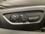 運転席にはパワーシートを装備!シート位置を記憶するメモリー機能付きなのでご夫婦で2名分セットすると便利です♪