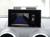 バックカメラ駐車時、後退時に後方を確認する事ができる安全快適装備になります映像だけでなくセンサーにより障害物の距離もドライバーに直感的に伝えてくれる機能になります。
