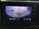 【バックカメラ】運転が苦手な方も車庫入れラクラクです!ギアをリバースに入れれば自動的に切り換わりますので、面倒な操作は不要です♪狭い駐車場もお車を傷つけず安心ですね!