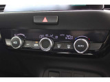 フルオートエアコンを装備。車内の温度設定だけでなくPM2.5にも対応した高性能集塵フィルターも装備しており車内はいつも快適空間♪