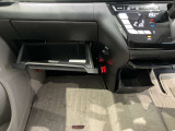 収納スペースもたくさん有ります☆車検証や小物類などすっきり収納♪