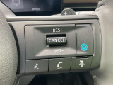 安心快適プロパイロット装備です。自動車専用道路などで前車に合わせ、アクセル、ブレーキ、車線に合わせてハンドル操作をサポート。快適ながらも追突予防にもなり安心です。