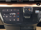 操作がしやすい新しいタイプのシフトレバーになっています!