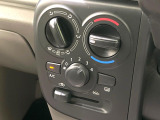 寒い冬も暑い夏も全席に快適な空調を届けてくれる、ダイヤル式エアコンを装備♪