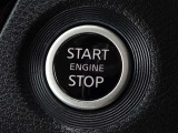 【プッシュスタート】キーが車内にあれば、エンジンの始動・停止はブレーキを踏んでスイッチを押すだけ!キーを取り出す手間を省き、ワンプッシュで操作するので簡単でスムーズ!