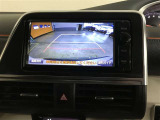 バックガイドモニターで、後方を確認しながら安心して駐車することができます。運転初心者も熟練者も必須の機能ですよ!