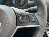プロパイロット装備(運転支援システム)です。高速で前を走るクルマとの車間距離を維持するのでアクセル・ブレーキ・ハンドル操作をアシストします。
