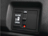 ◆片側電動スライドドア◆狭い駐車場でも乗り降りが楽々♪お子様が隣の車にドアを当ててしまう心配もございません!小さなお子様連れの方もこれで安心。