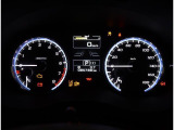 視認性に優れたメーターで、夜間走行も安心して運転できます!マルチインフォメ―ションディスプレイには車両情報を表示!メーター内の光度調整機能も付いております!
