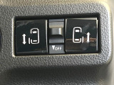【両側パワースライドドア】スマートキーや運転席のスイッチで後席両側スライドドアの開閉が可能♪電動だから力を入れてドアを開ける必要が無く、小さなお子様でも簡単に開け閉めでき快適です♪