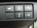 パーキングセンサーや横滑りを防ぐVSA等のスイッチ類は運転席の右側、手の届きやすい位置にあります。
