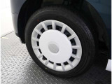 かっこいいホイールですね。 車のイメージを大きく左右するホイール部分はコダワリを持ちたいですね。