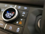 【電子制御エアサスペンション￥341,000】エアサスペンションを搭載しておりますので、車高を上げ下げすることができます。また、走行モードも切り替えられます。
