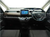 ◆視界広々で非常に運転しやすくロングドライブでも疲れを感じさせないすっきりとまとまったインパネ周りです。