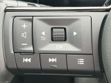 ステアリングスイッチ付。ハンドルから手を離さずにオーディオ操作が出来て安全です。