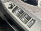【パワーウインドウ】運転席のスイッチで、各席の窓ガラスの開閉ができます。あると便利ですよね。