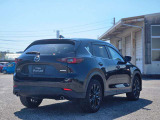【CX-5】上質感と精悍さを兼ね備え、ワイド感を強調した意匠。オールラウンドな機能美と品格、洗練されたデザイン。