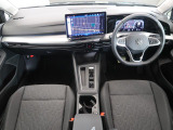 シンプルなデザインと一目でわかるスイッチの配置はPeoples Car=みんなの車という考えの現れです。各スイッチにはバックライトもついており、夜間でも安全に操作して頂けます。