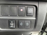 運転席右下のスイッチで各機能の切り替えや操作ができます。