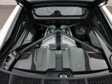 Audi の市販モデルとして高い性能を誇る5.2L V10エンジンをさらにパワーアップ。7速Sトロニックとquattroにより、素晴らしいパフォーマンスを実現。