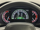 【メーターまわり】ドライバーから見やすい位置にあって安全運転に寄与します。マルチインフォメーションディスプレイでは、クルマに関する情報の確認はもちろん、各種安全機能・装備のON/OFFも設定可能。