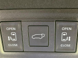 【両側パワースライドドア】スマートキーや運転席のスイッチで後席両側スライドドアの開閉が可能♪電動だから力を入れてドアを開ける必要が無く、小さなお子様でも簡単に開け閉めでき快適です♪