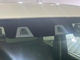 【スズキ セーフティサポート】走行中に前方の車両等を認識し、衝突しそうな時は警報とブレーキで衝突回避と被害軽減をアシスト。より安全にドライブをお楽しみいただけます。