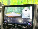 【パノラミックビューモニター】専用のカメラにより、上から見下ろしたような視点で360度クルマの周囲を確認することができます☆死角部分も確認しやすく、狭い場所での切り返しや駐車もスムーズに行えます。