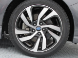 18インチ純正アルミホイール。 タイヤサイズは225/45R18。
