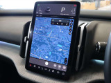 センターディスプレイは12.3インチのサイズとなります 縦型のためナビでは進行方向まで広く見通せます スピードやシフト等の表示もこちらになります