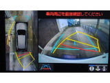 パノラミックビューモニター付きです。車両を上から見たような映像をディスプレイオーディオ画面に表示。運転席からの目視だけでは見にくい、車両周辺の状況をリアルタイムでしっかり確認できます。