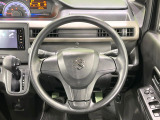 インテリアに合わせたデザインのステアリングは、運転される方のことも考え、運転しやすい形状、大きさです。是非一度、実際に触ってお確かめください。