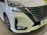 【LEDヘッドライト】悪天候や夜間走行時も良好な視界を確保し安心して運転できる高輝度LEDヘッドライトを装備!点灯速度が早く、消費電力も抑えられています。