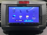 ナビゲーションはフルセグTV対応のメモリーナビ(社外品)を搭載しています。Bluetoothオーディオ機能がありますので、スマートフォンなどの音楽も再生できます。