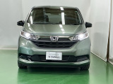 LEDヘッドライトを装備しています。LEDヘッドライトはとても明るく、雨の日や夜間走行も安全・安心です。オートライトコントロール付きで周囲の明るさに応じて自動で点灯・消灯します