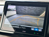 後退時にハンドルを切るとモニター内のガイドラインも動きますので、タイヤ角がどのようになっているか分かりますので安心感が増します!!