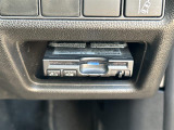 【ETC】有料道路を利用する際に料金所で停止することなく通過できる、ETC車載器(ノンストップ自動料金収受システム機器)が装備されています。セットアップを行うことで利用可能になります。