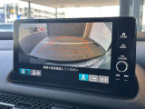 後退時にハンドルを切るとモニター内のガイドラインも動きますので、タイヤ角がどのようになっているか分かりますので安心感が増します!!