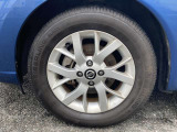純正のアルミホイールです!お車に合ったデザインのホイールになっています!