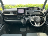 視界の良さと取り回しの良さで、たまに運転する奥様にも安心♪