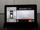 狭い場所での駐車やすれ違いなどでより的確な運転操作に役立つ360&deg;ビューモニターが装備されています。