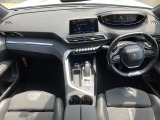 美しく張りつめた空気感を醸し出す新世代の『i-Cockpit』は、新しい刺激と高揚が待っています
