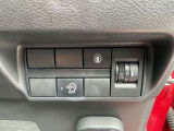 ハンドル右奥には各種設定スイッチがあります。運転者がスッと手を伸ばせば操作できので便利です。