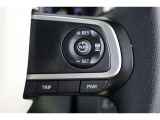 アダプティブクルーズコントロール搭載。予め設定した車速内でクルマが自動的に加減速。先行車との適切な車間距離を維持しながら追従走行し、ドライバーの運転負荷を軽減してくれます。
