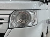 LEDヘッドライトは、点灯の瞬間から最大光量を発揮し、突然暗くなるトンネルなどでの安定感を高めます。
