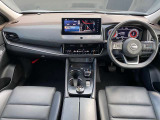 エクストレイルの運転席周りの画像です。